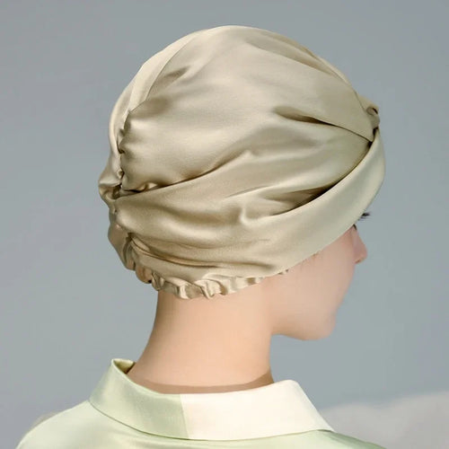 Minimizes frizz and preserves hairstyles
