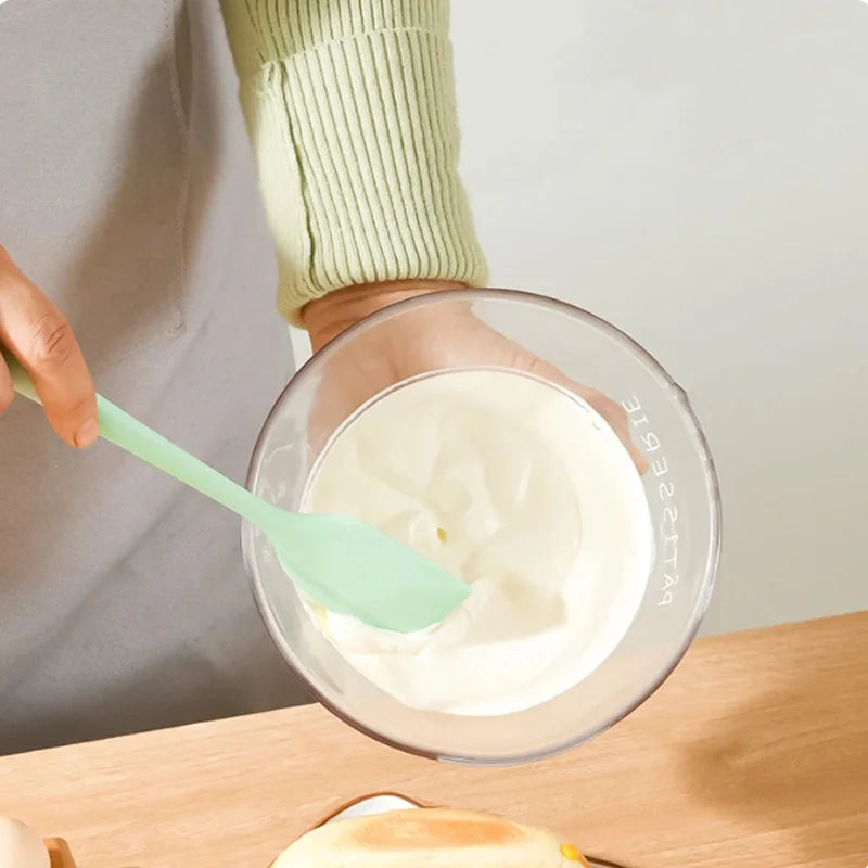 Silicone spatula for cake frosting
