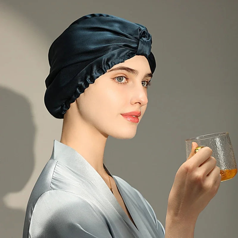 Minimizes frizz and preserves hairstyles
